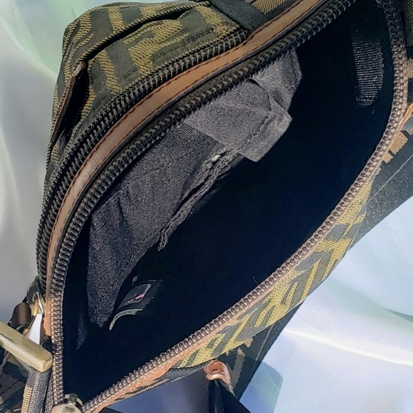 🐝SOLD FENDI ZUCCA MESSENGER CROSSBODY BAG🐝 - Picture 11 of 13